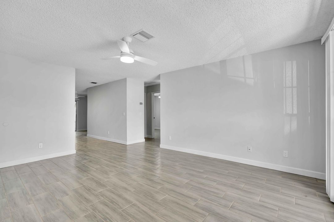 合同活跃: $289,000 (3 贝兹, 2 浴室, 1263 平方英尺)