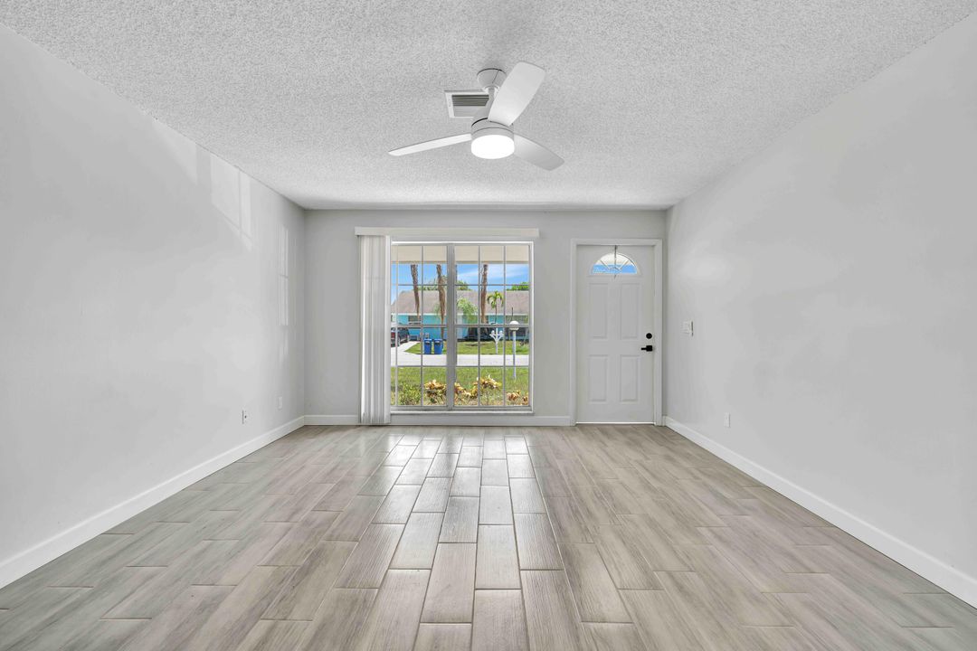 合同活跃: $289,000 (3 贝兹, 2 浴室, 1263 平方英尺)