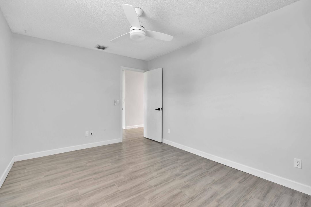 合同活跃: $289,000 (3 贝兹, 2 浴室, 1263 平方英尺)