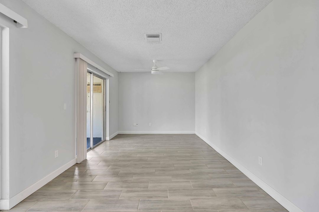 合同活跃: $289,000 (3 贝兹, 2 浴室, 1263 平方英尺)