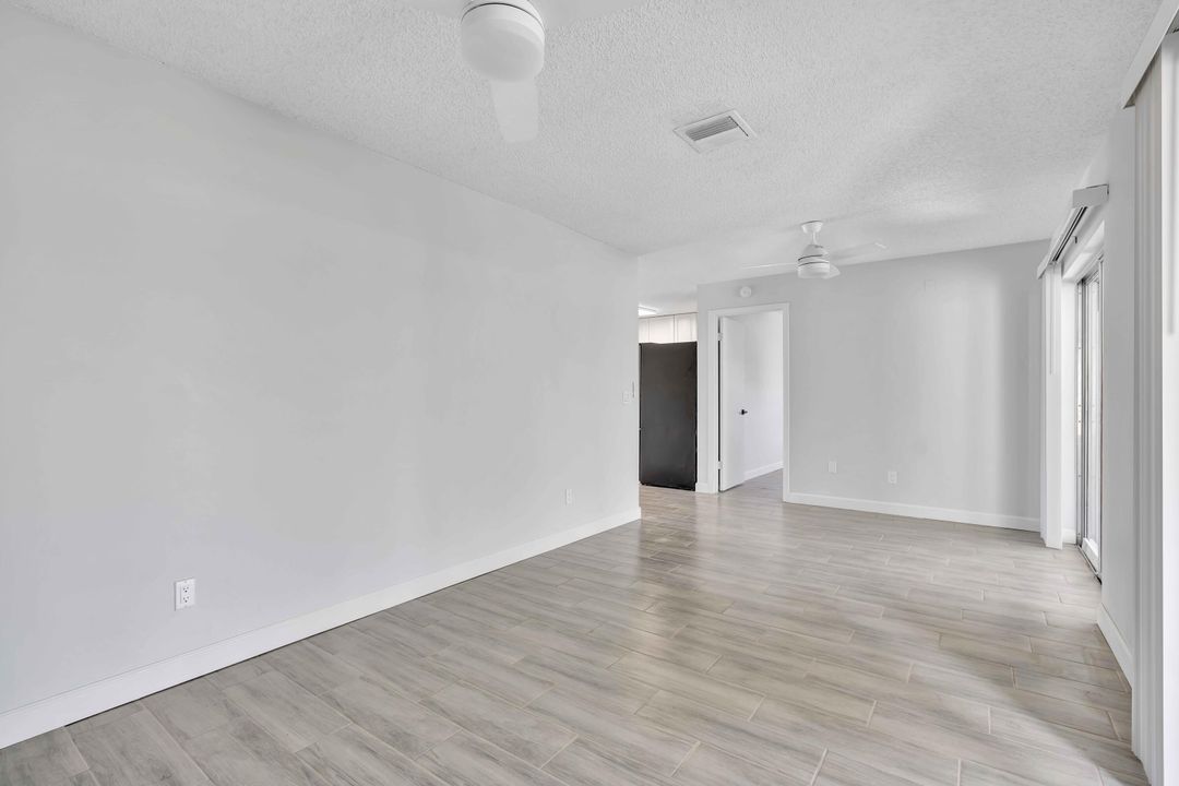 合同活跃: $289,000 (3 贝兹, 2 浴室, 1263 平方英尺)