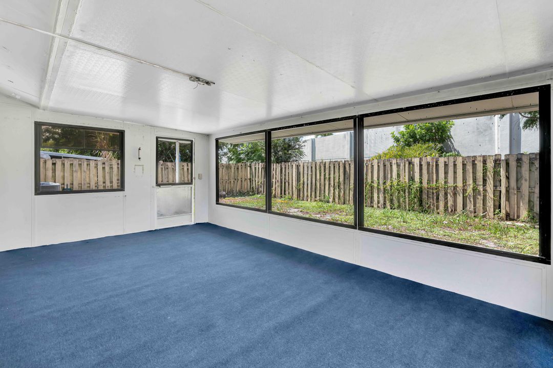 合同活跃: $289,000 (3 贝兹, 2 浴室, 1263 平方英尺)