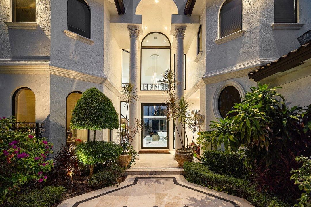 For Sale: $5,975,000 (5 beds, 7 baths, 7116 Square Feet)