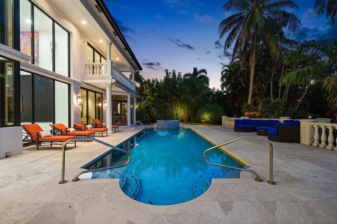 For Sale: $5,975,000 (5 beds, 7 baths, 7116 Square Feet)