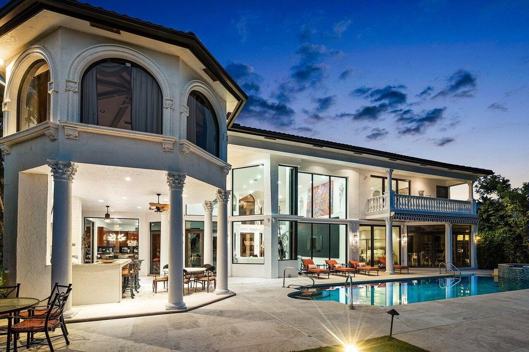 For Sale: $5,975,000 (5 beds, 7 baths, 7116 Square Feet)