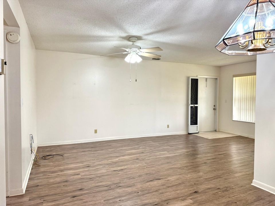 For Sale: $82,500 (1 beds, 1 baths, 772 Square Feet)