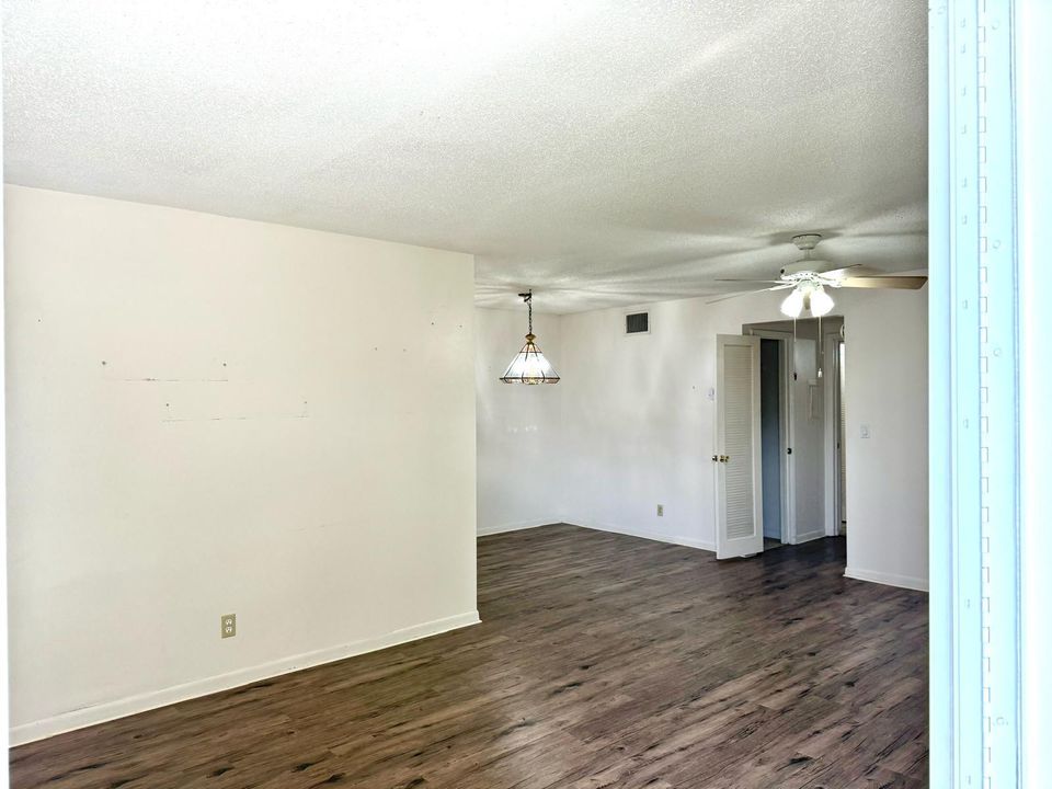 For Sale: $82,500 (1 beds, 1 baths, 772 Square Feet)