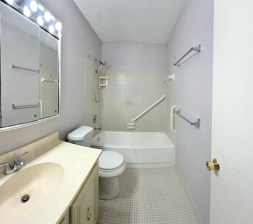 For Sale: $82,500 (1 beds, 1 baths, 772 Square Feet)