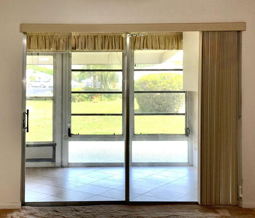 For Sale: $82,500 (1 beds, 1 baths, 772 Square Feet)