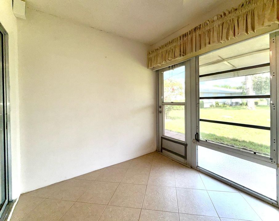 For Sale: $82,500 (1 beds, 1 baths, 772 Square Feet)