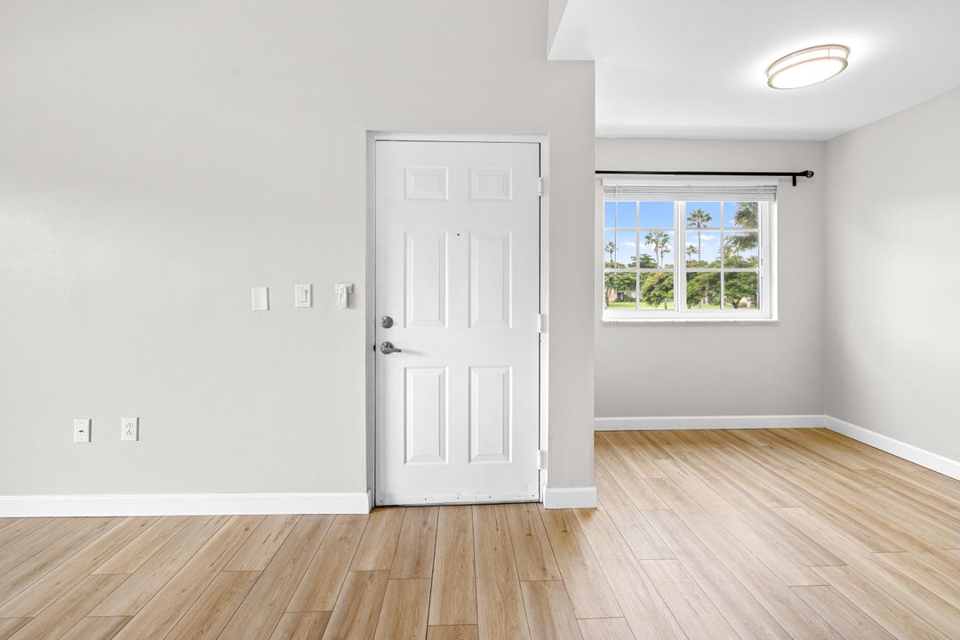 Active With Contract: $204,900 (1 beds, 1 baths, 729 Square Feet)