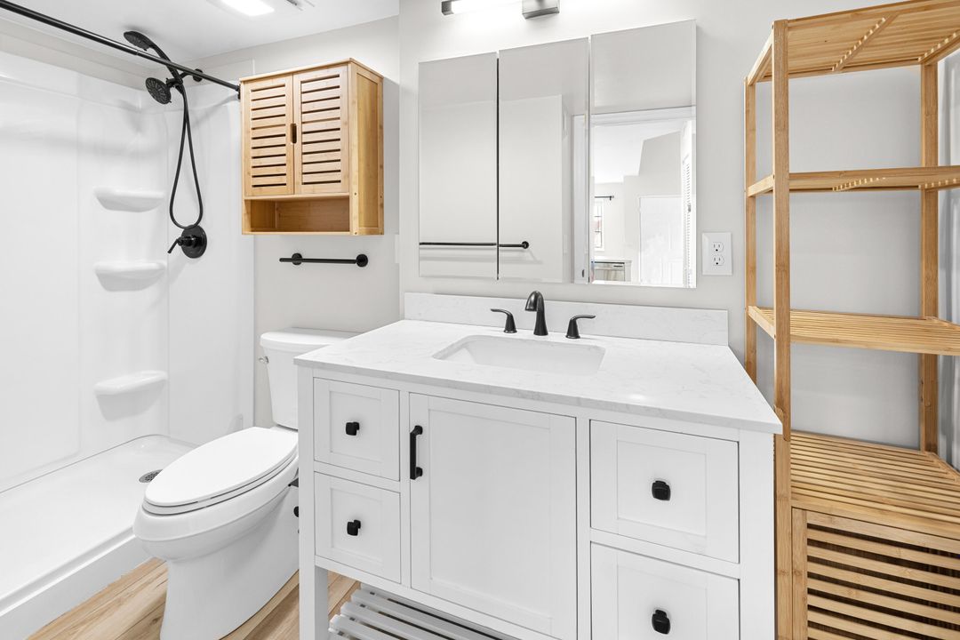 Active With Contract: $204,900 (1 beds, 1 baths, 729 Square Feet)