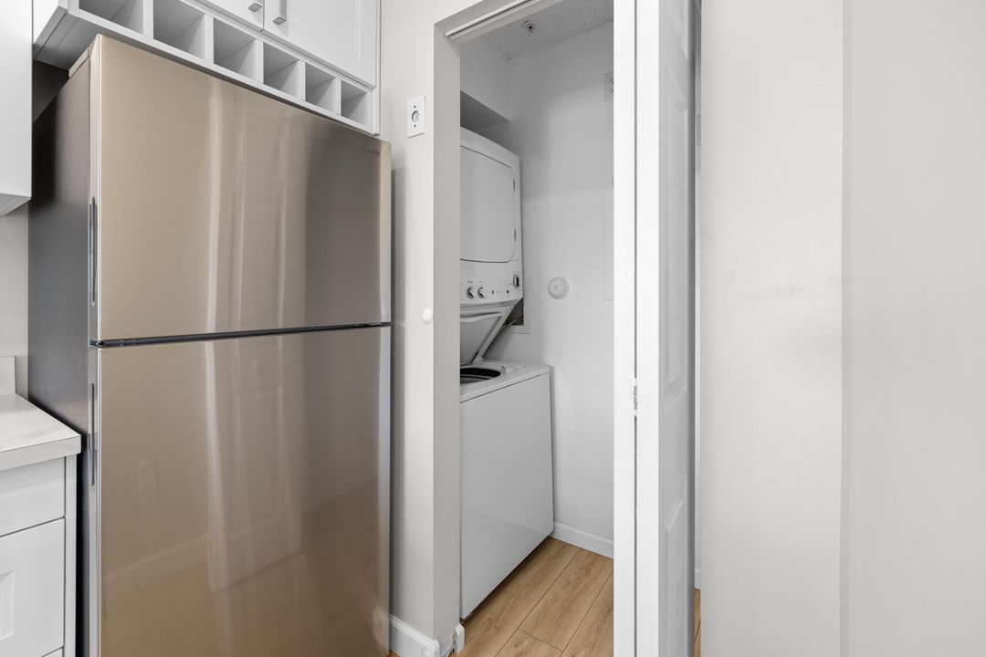 Active With Contract: $204,900 (1 beds, 1 baths, 729 Square Feet)