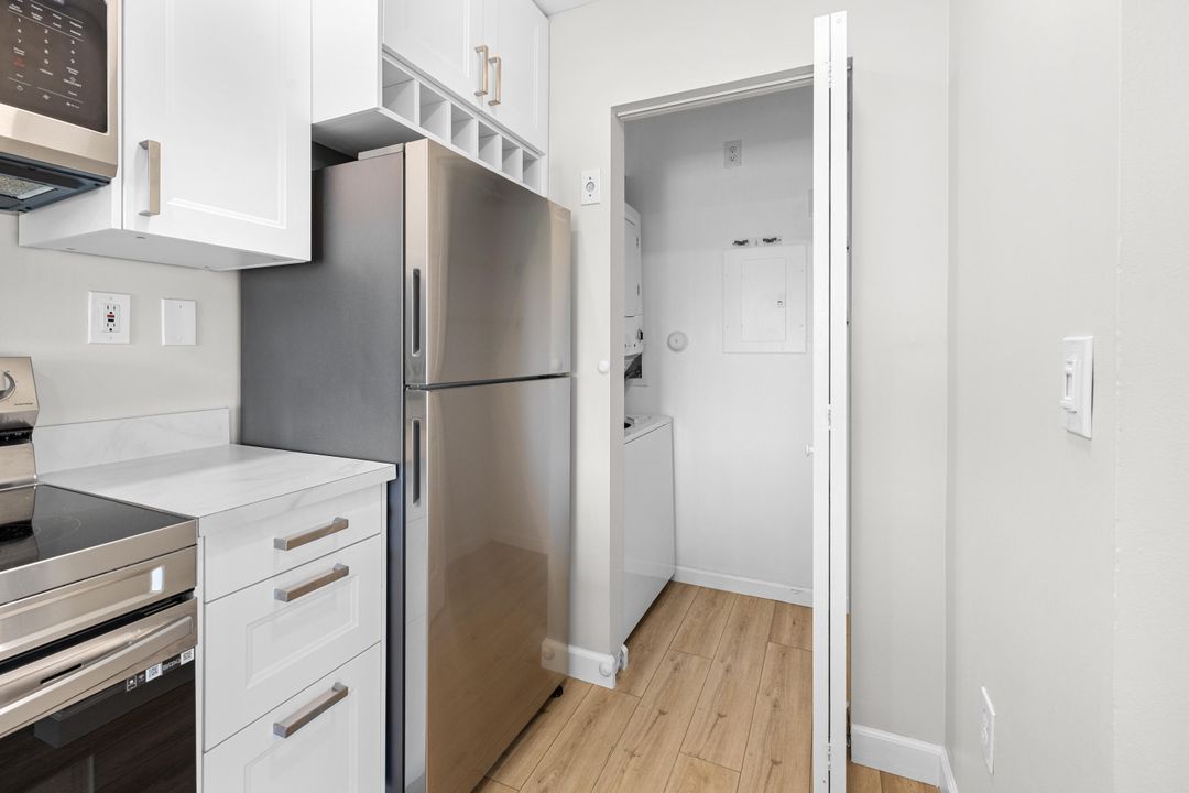 Active With Contract: $204,900 (1 beds, 1 baths, 729 Square Feet)