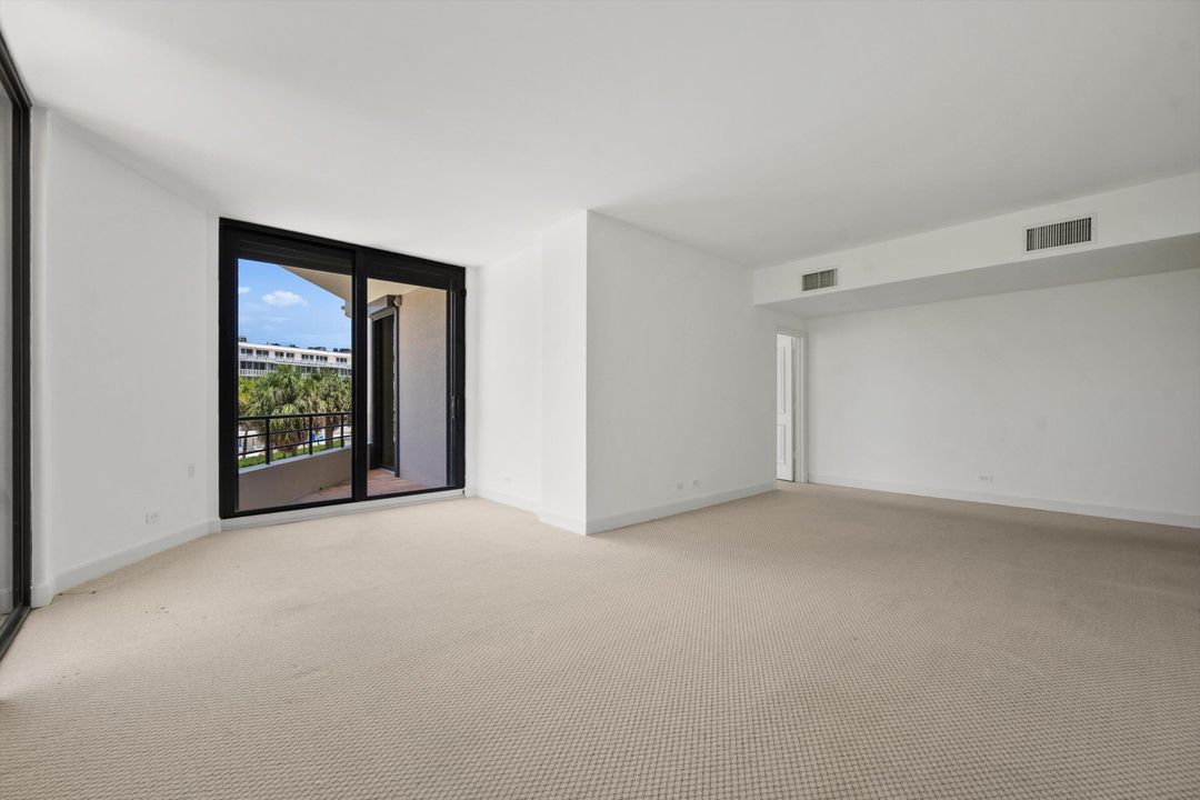 Active With Contract: $4,495,000 (3 beds, 3 baths, 3148 Square Feet)