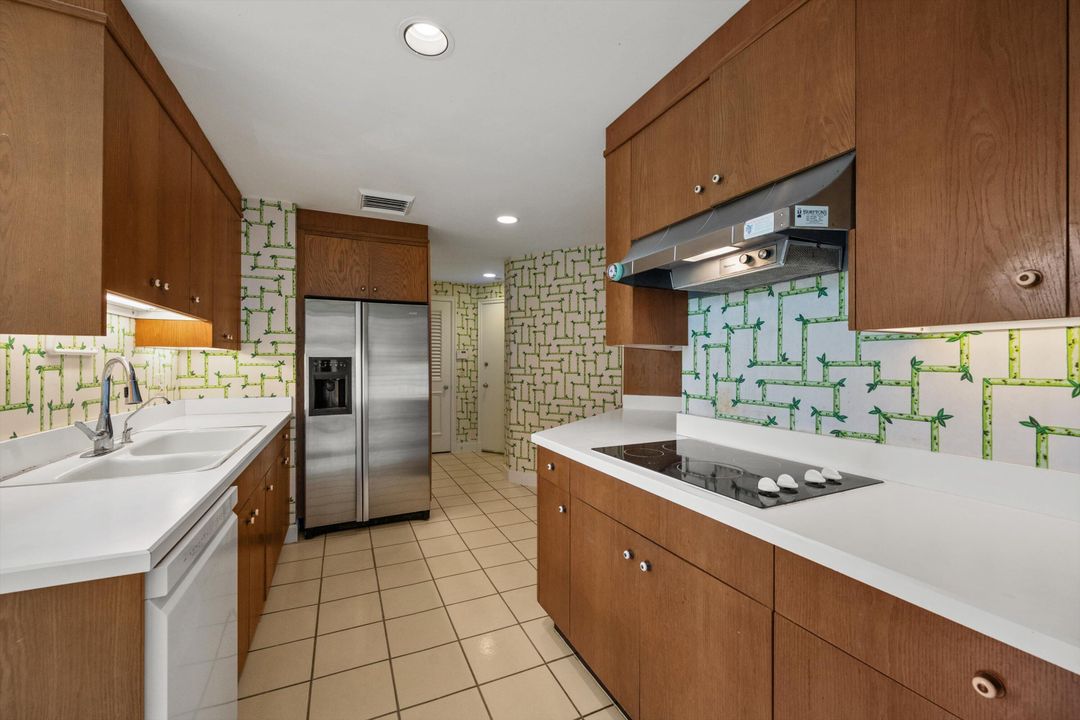 Active With Contract: $4,495,000 (3 beds, 3 baths, 3148 Square Feet)