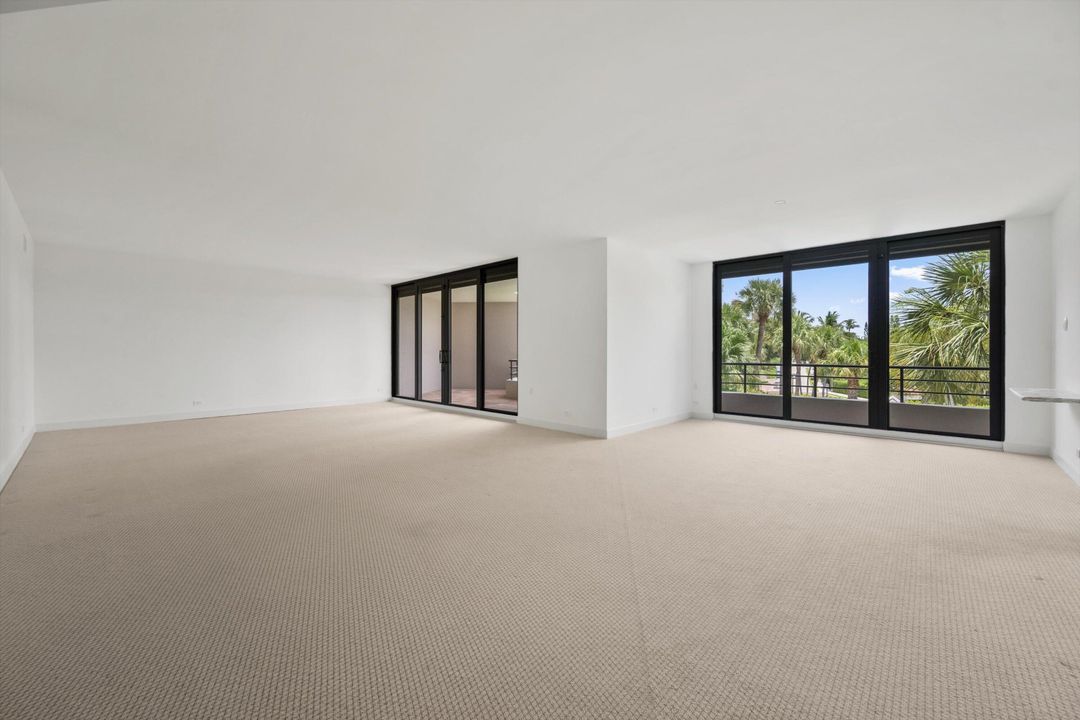 Active With Contract: $4,495,000 (3 beds, 3 baths, 3148 Square Feet)