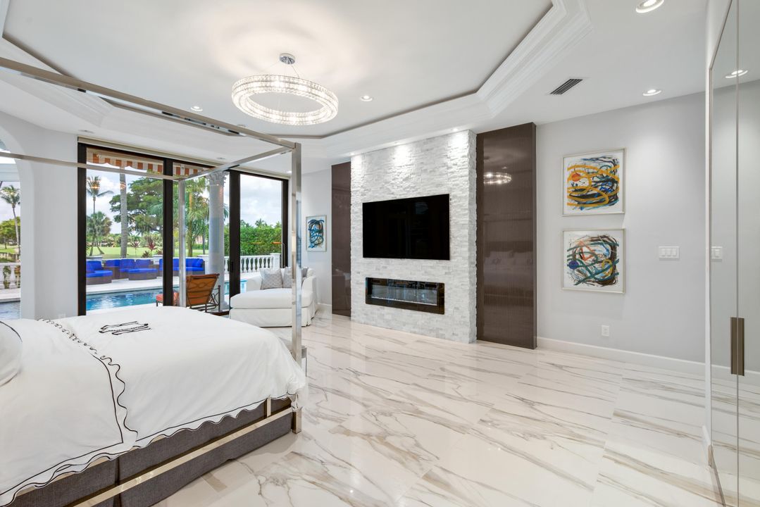 For Sale: $5,975,000 (5 beds, 7 baths, 7116 Square Feet)