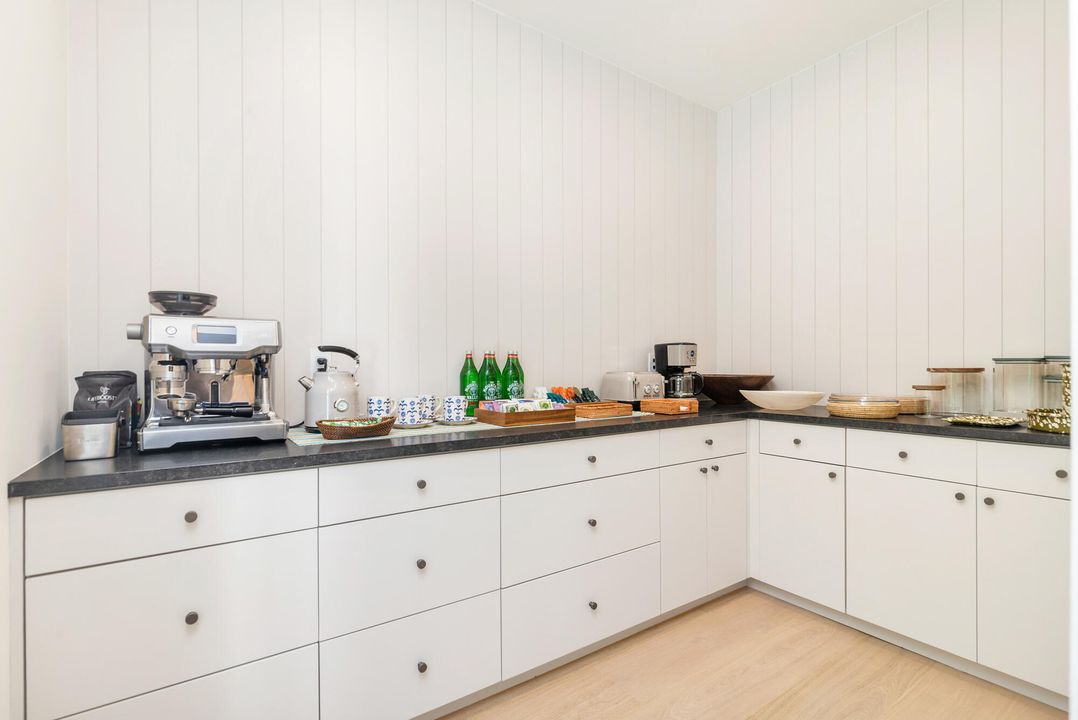 Active With Contract: $4,895,000 (4 beds, 4 baths, 3865 Square Feet)