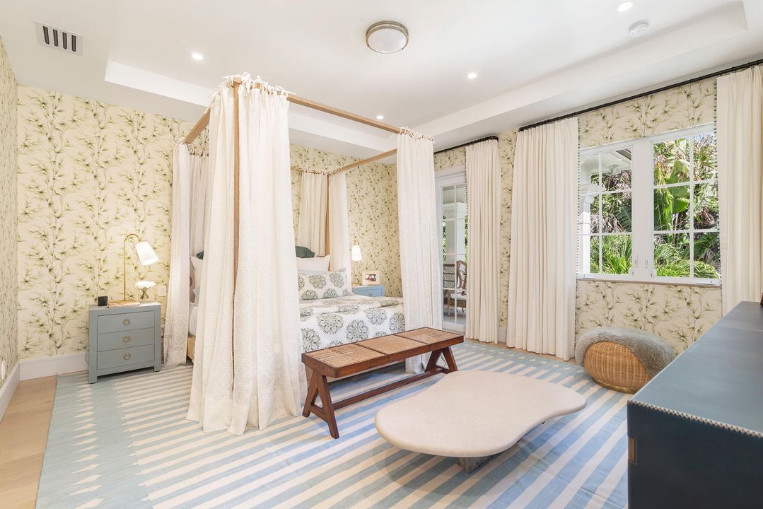 Active With Contract: $4,895,000 (4 beds, 4 baths, 3865 Square Feet)