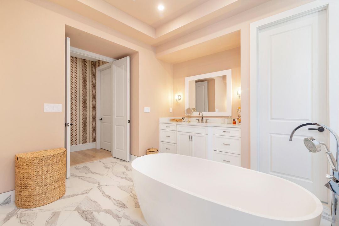 Active With Contract: $4,895,000 (4 beds, 4 baths, 3865 Square Feet)