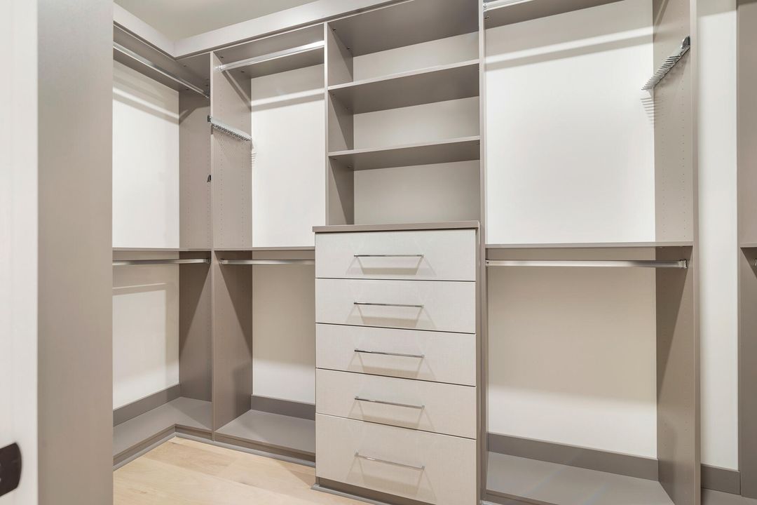 Active With Contract: $4,895,000 (4 beds, 4 baths, 3865 Square Feet)