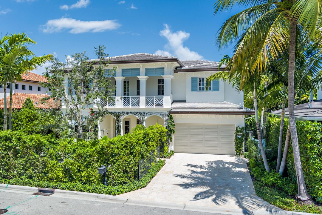 Active With Contract: $4,895,000 (4 beds, 4 baths, 3865 Square Feet)