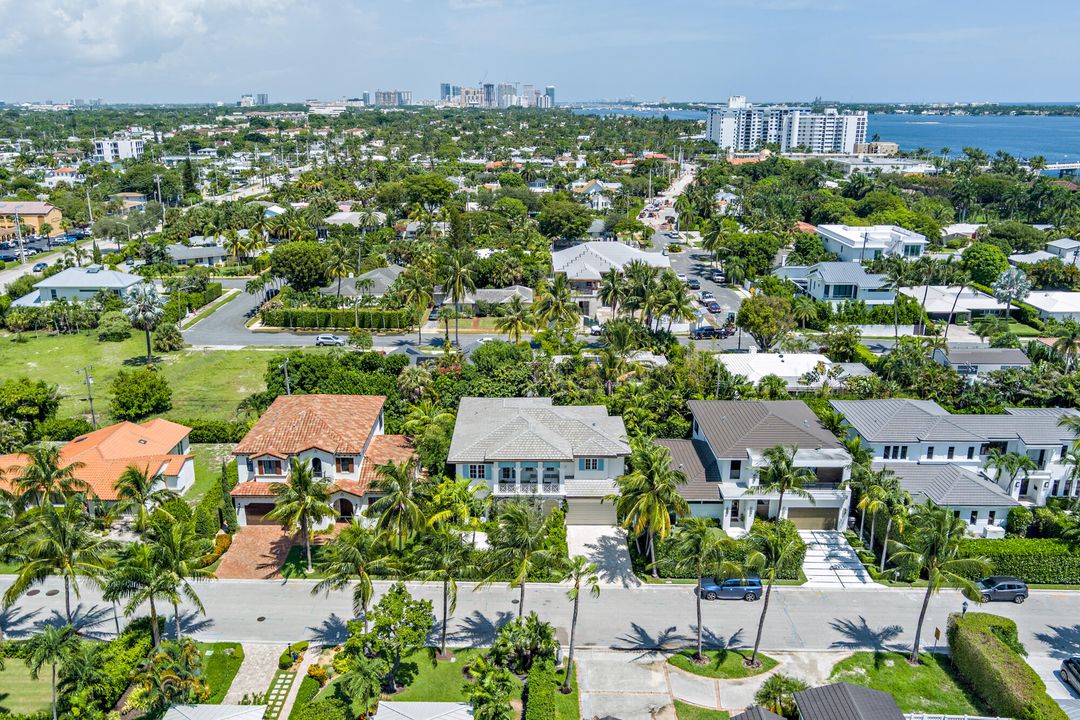 Active With Contract: $4,895,000 (4 beds, 4 baths, 3865 Square Feet)