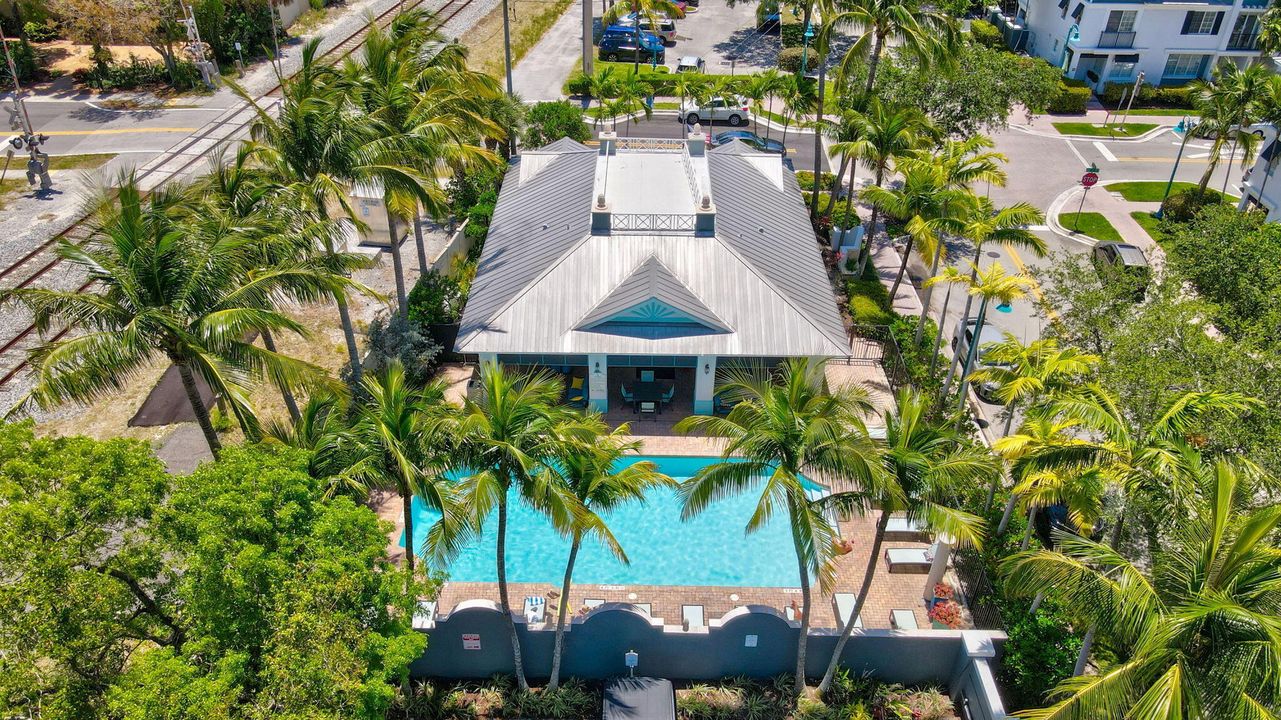 Activo con contrato: $5,500 (2 camas, 2 baños, 1243 Pies cuadrados)