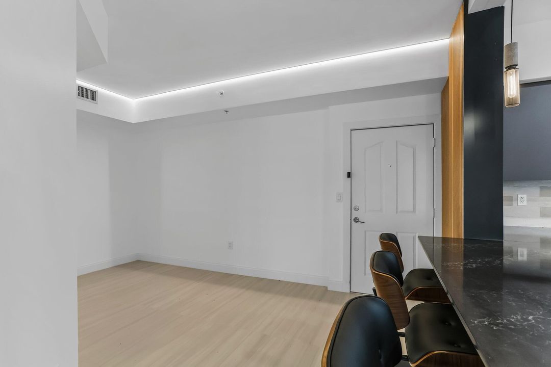 Activo con contrato: $5,500 (2 camas, 2 baños, 1243 Pies cuadrados)