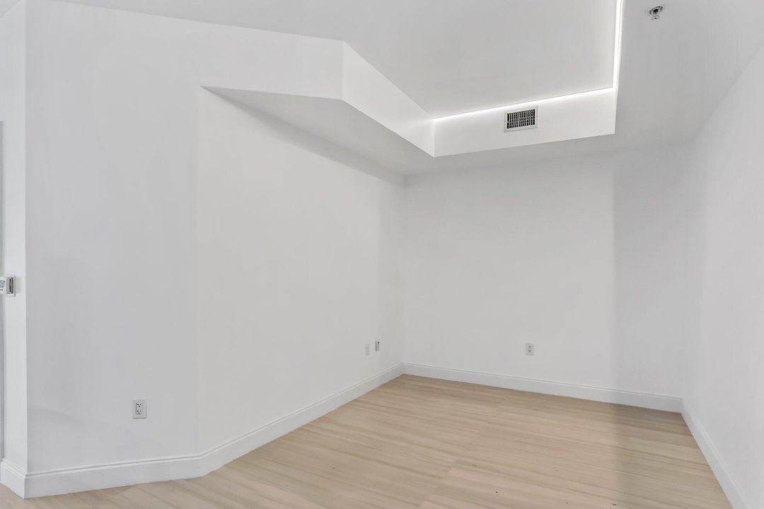 Activo con contrato: $5,500 (2 camas, 2 baños, 1243 Pies cuadrados)