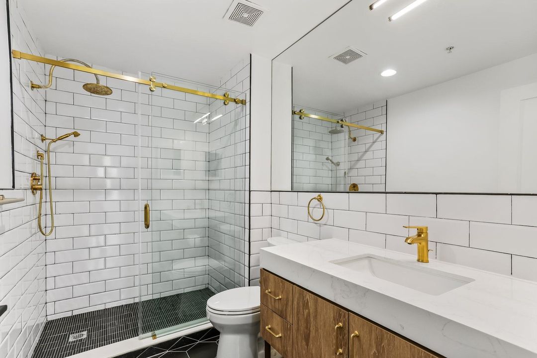 Activo con contrato: $5,500 (2 camas, 2 baños, 1243 Pies cuadrados)