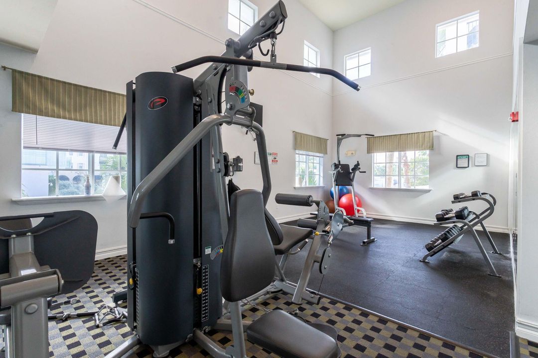 Activo con contrato: $5,500 (2 camas, 2 baños, 1243 Pies cuadrados)