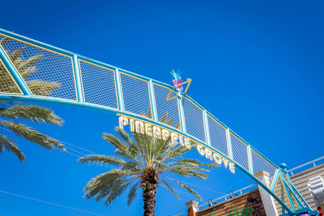 Activo con contrato: $5,500 (2 camas, 2 baños, 1243 Pies cuadrados)