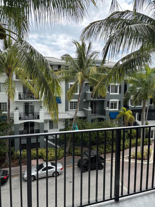 Activo con contrato: $5,500 (2 camas, 2 baños, 1243 Pies cuadrados)