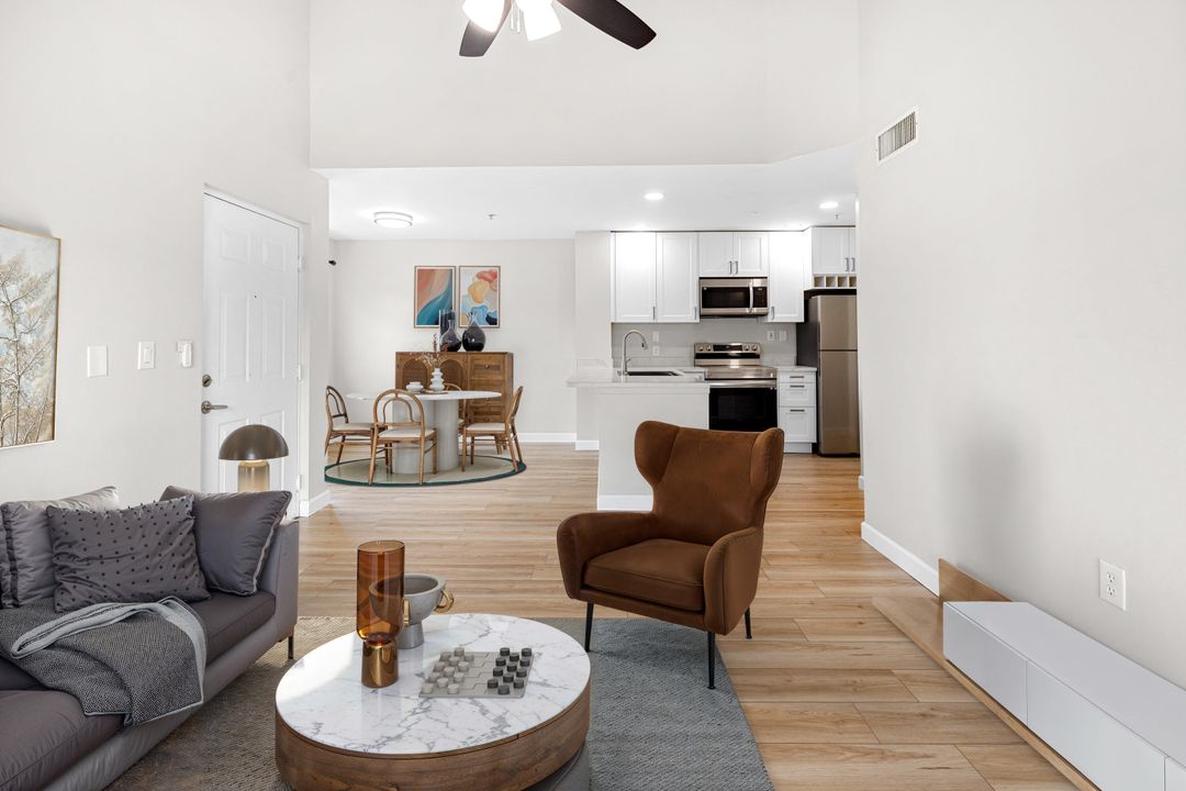 Active With Contract: $204,900 (1 beds, 1 baths, 729 Square Feet)