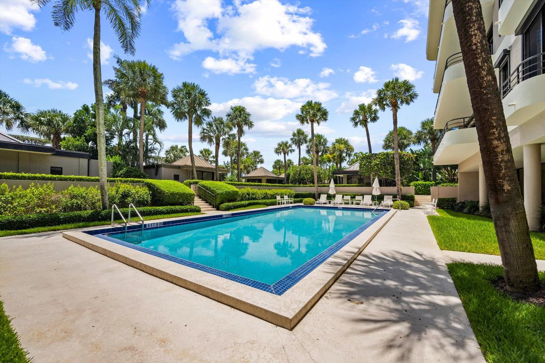 Active With Contract: $4,495,000 (3 beds, 3 baths, 3148 Square Feet)