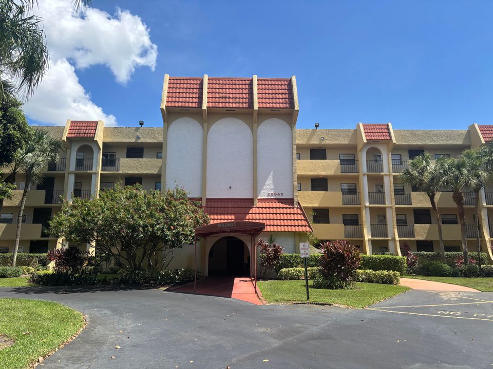 Active With Contract: $125,000 (2 beds, 2 baths, 1237 Square Feet)