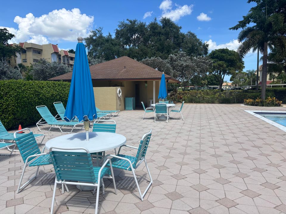 Active With Contract: $125,000 (2 beds, 2 baths, 1237 Square Feet)