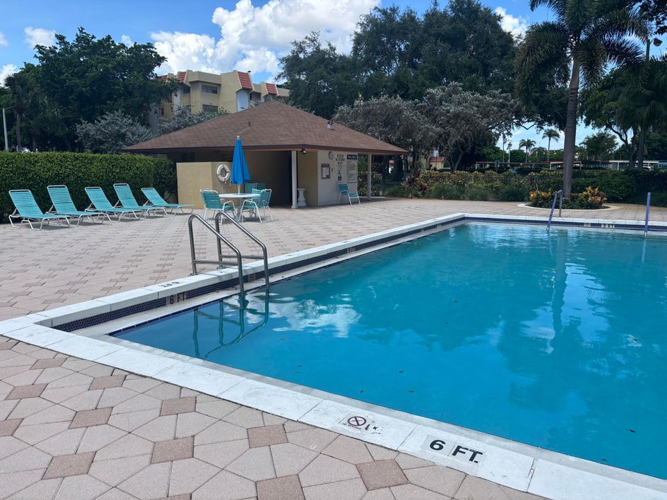 Active With Contract: $125,000 (2 beds, 2 baths, 1237 Square Feet)