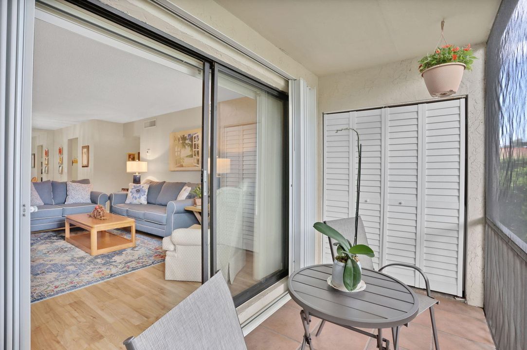 合同活跃: $239,900 (2 贝兹, 2 浴室, 1008 平方英尺)