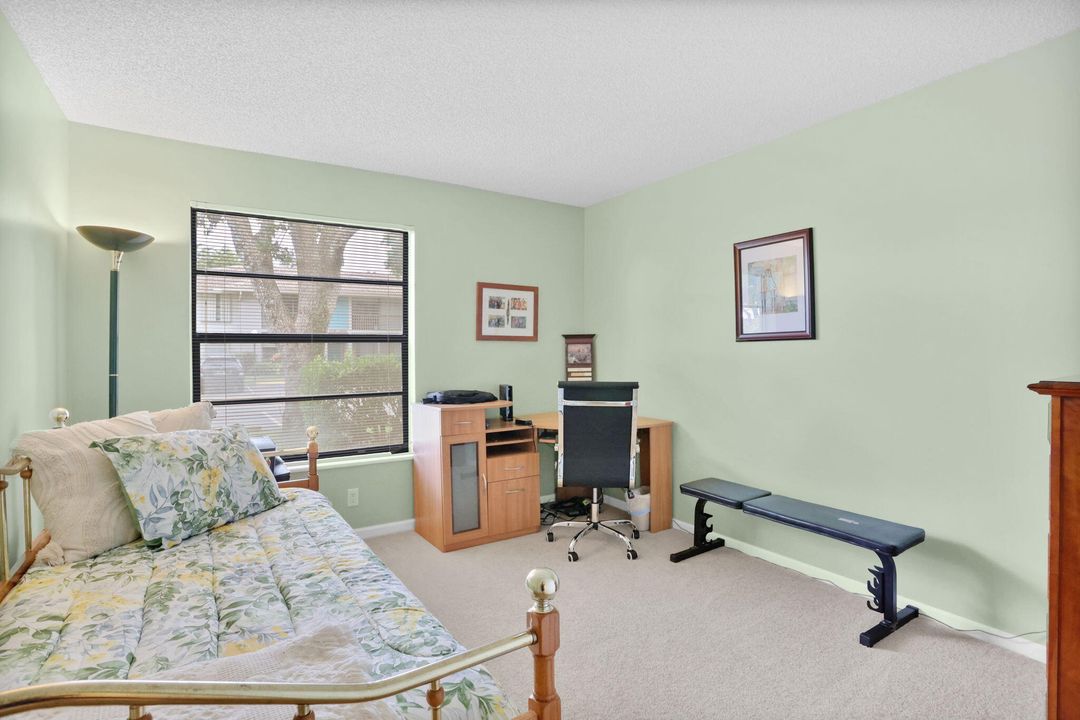 合同活跃: $239,900 (2 贝兹, 2 浴室, 1008 平方英尺)