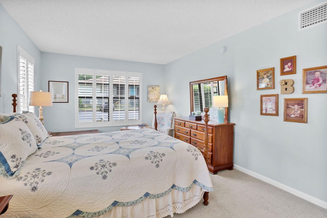 合同活跃: $239,900 (2 贝兹, 2 浴室, 1008 平方英尺)