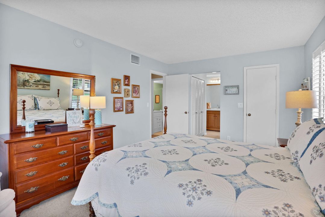 合同活跃: $239,900 (2 贝兹, 2 浴室, 1008 平方英尺)