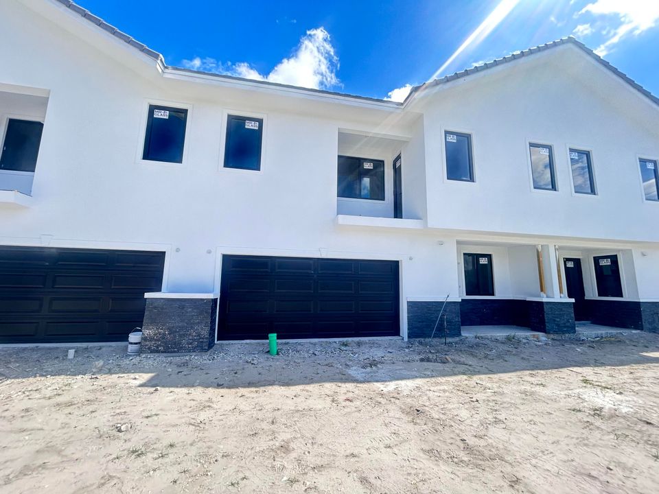 Active With Contract: $599,000 (4 beds, 3 baths, 1735 Square Feet)