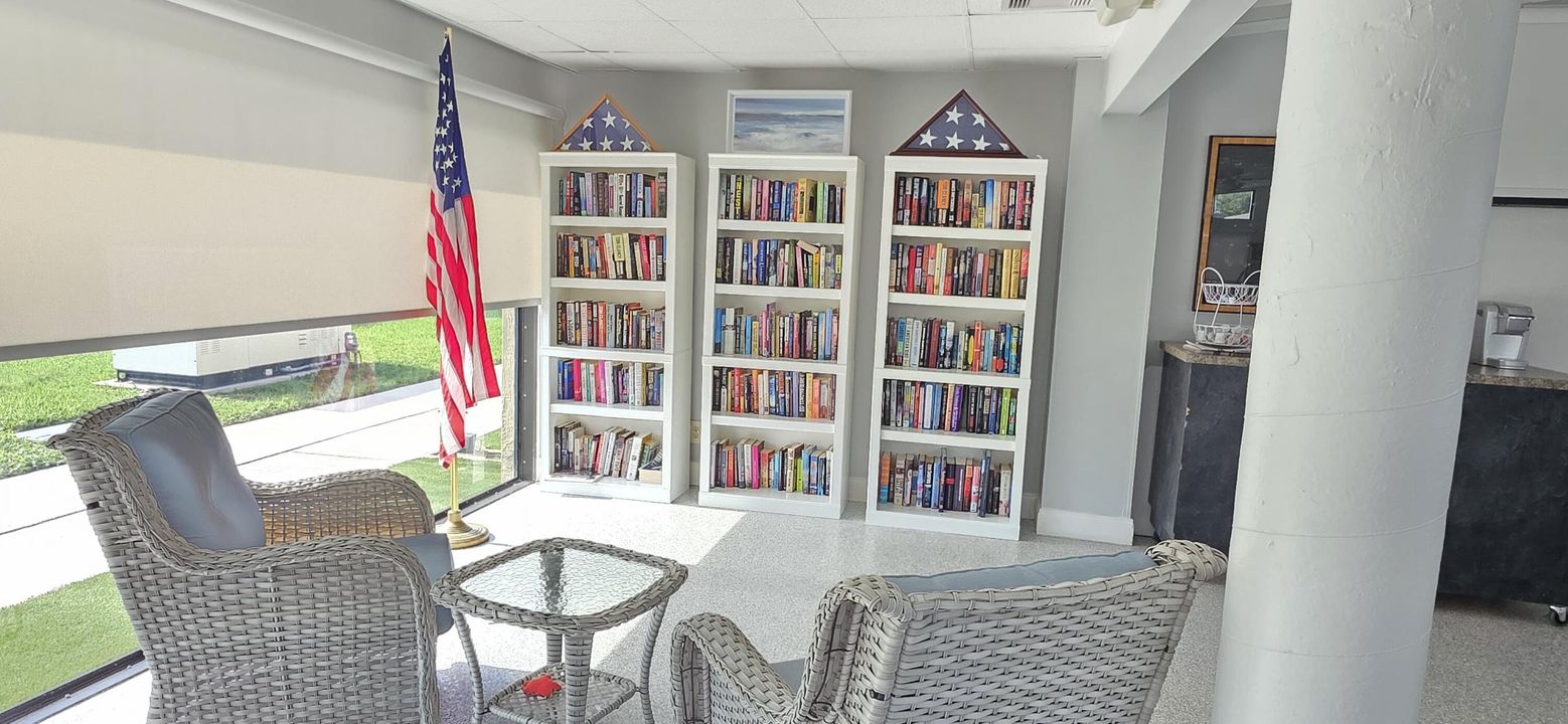 For Sale: $109,000 (1 beds, 1 baths, 632 Square Feet)