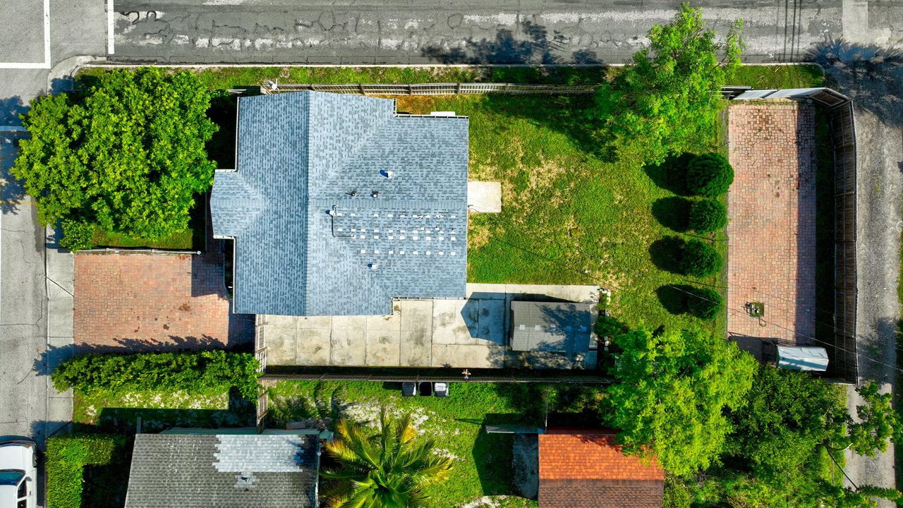 Activo con contrato: $410,000 (3 camas, 2 baños, 951 Pies cuadrados)