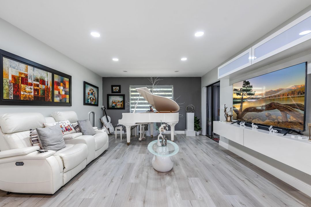 待售: $308,900 (2 贝兹, 2 浴室, 1120 平方英尺)