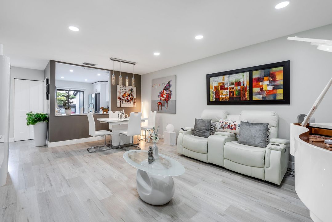 待售: $308,900 (2 贝兹, 2 浴室, 1120 平方英尺)