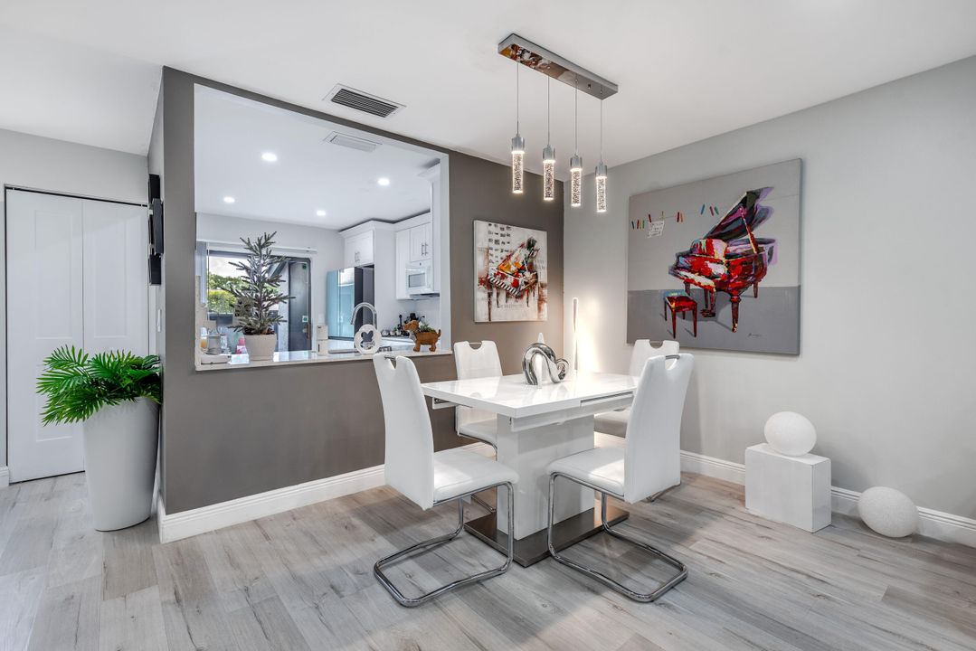 待售: $308,900 (2 贝兹, 2 浴室, 1120 平方英尺)